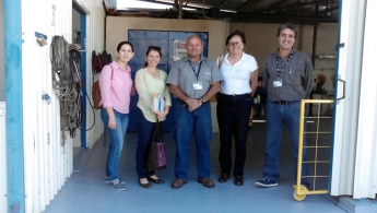 De izquierda a Derecha María del Mar Solano (DIGECA), Georgina Jiménez (consultora Proyecto PCB), Max Monge (JASEC), Anna Ortiz (consultora Proyecto PCB) y Minor Hernández (JASEC)