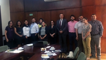 En Casa Presidencial con la Viceministra de Gestión Ambiental y Energía, Irene Cañas y el Ministro de Salud, Dr. Fernando Llorca, junto con otros personeros.